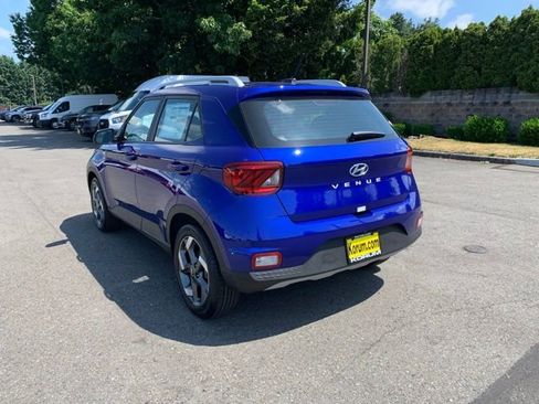 New 2025 Hyundai Venue SEL image 3