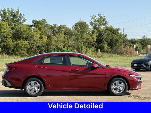 New 2025 Hyundai Elantra SE image 3