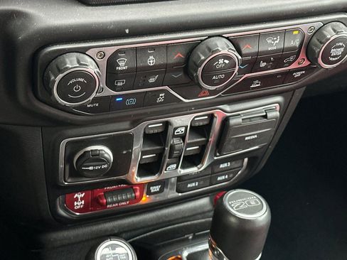 Used 2023 Jeep Wrangler Unlimited Rubicon 4xe image 23