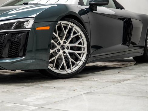 Used 2017 Audi R8 V10 w/ Carbon Exterior Package image 10