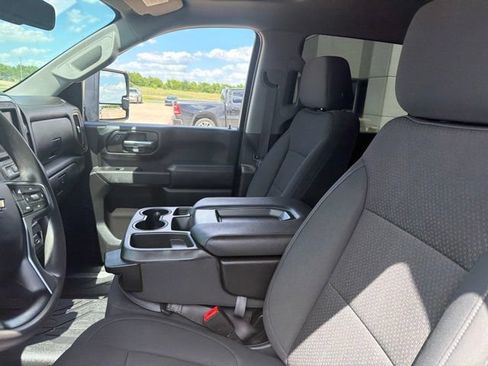 Used 2021 Chevrolet Silverado 2500 Custom w/ Custom Value Package AWD/4WD image 17