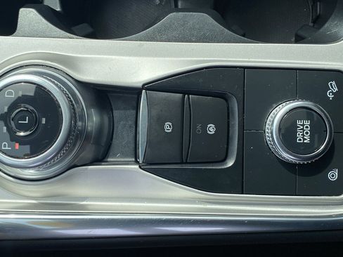 Certified 2022 Ford Explorer XLT w/ Equipment Group 202A image 16