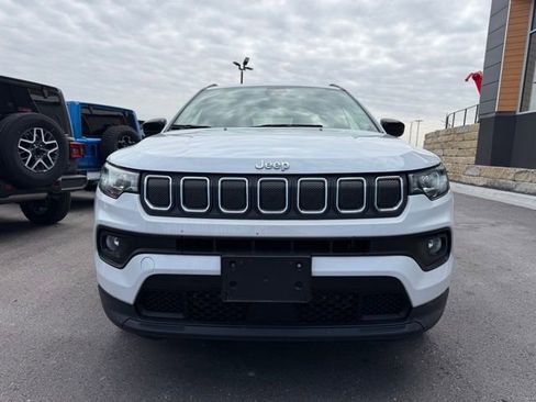 Used 2022 Jeep Compass Latitude AWD/4WD image 8