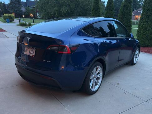 Used 2021 Tesla Model Y Long Range AWD/4WD image 3