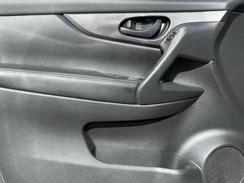 Used 2019 Nissan Rogue Sport S image 15