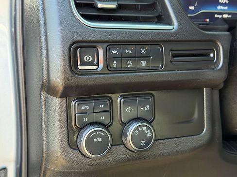 Used 2024 Chevrolet Suburban Z71 w/ Luxury Package AWD/4WD image 29