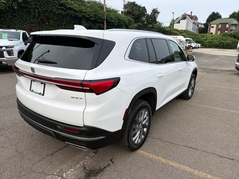 Used 2025 Buick Enclave Preferred AWD/4WD image 6