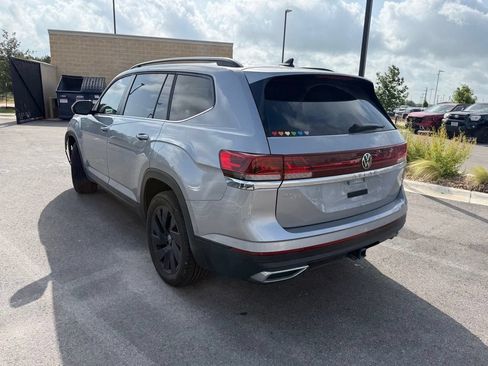 Used 2024 Volkswagen Atlas SE FWD image 8
