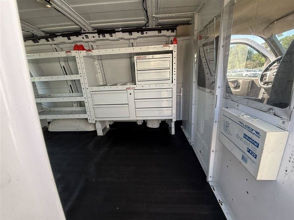 Used 2015 Chevrolet Express 2500 RWD image 25