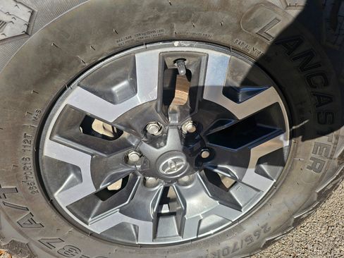 Used 2020 Toyota Tacoma TRD Off-Road image 14