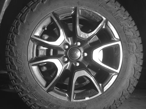 Used 2025 Jeep Compass Trailhawk AWD/4WD image 12