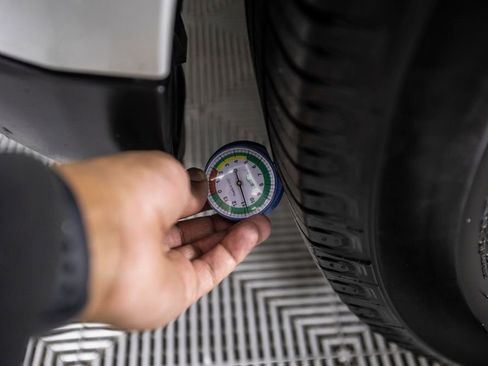 Used 2017 Land Rover Range Rover Sport HSE image 40