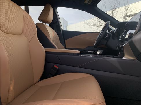 Used 2025 Lexus RX 350 Premium w/ Accessory Package (Z1) image 35