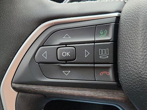 Used 2024 Jeep Grand Cherokee Limited w/ Black Appearance Package image 16