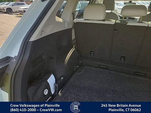Certified 2021 Volkswagen Tiguan SE w/ Panoramic Sunroof Package AWD/4WD image 50
