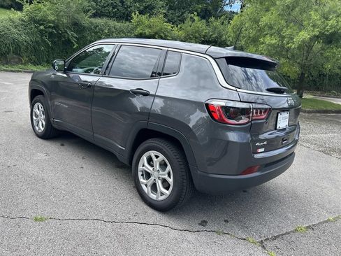 Used 2024 Jeep Compass Sport AWD/4WD image 5