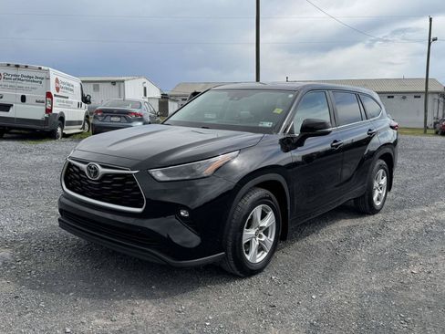 Used 2023 Toyota Highlander LE FWD image 27