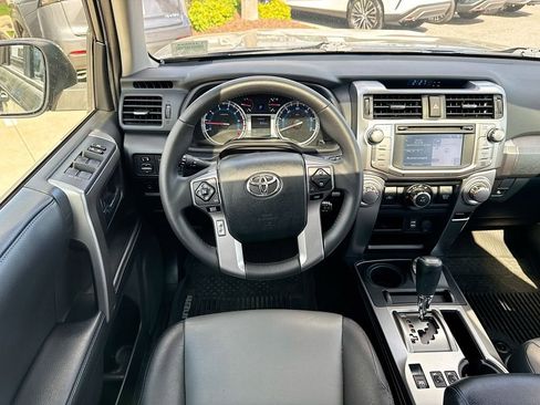 Used 2018 Toyota 4Runner SR5 Premium image 11