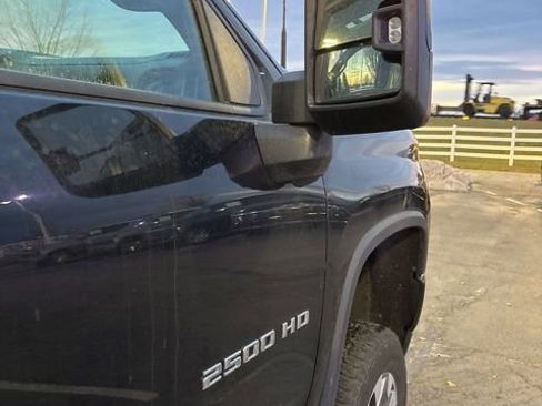 Used 2022 Chevrolet Silverado 2500 Custom w/ Custom Value Package image 12