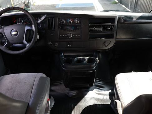 Used 2012 Chevrolet Express 3500 Extended RWD image 17