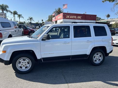 Used 2017 Jeep Patriot Sport w/ Power Value Group FWD image 4