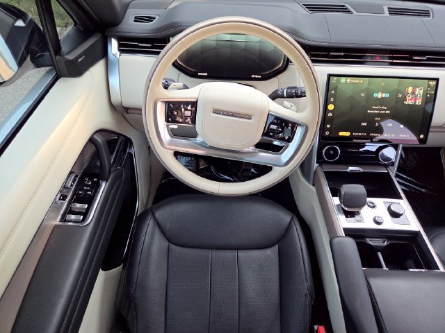 Used 2023 Land Rover Range Rover SE AWD/4WD image 4