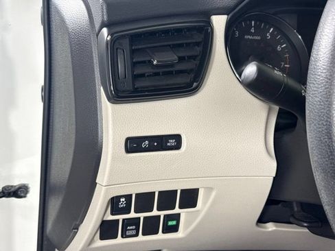 Used 2018 Nissan Rogue Sport SV AWD/4WD image 19