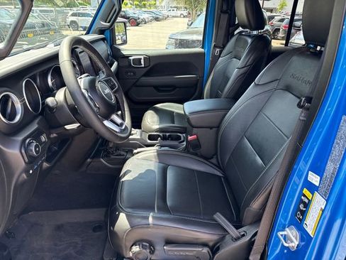 Used 2023 Jeep Wrangler Unlimited Sahara w/ Cold Weather Group AWD/4WD image 14