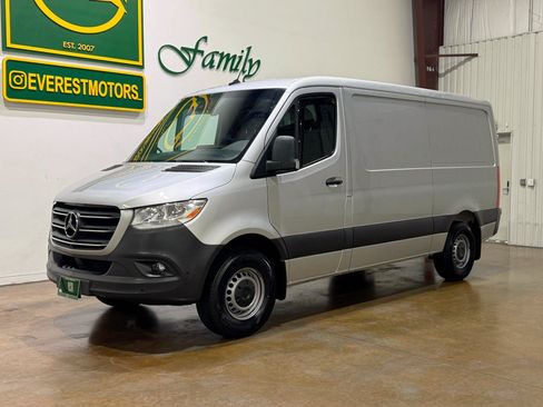 Used 2021 Mercedes-Benz Sprinter 2500 image 3