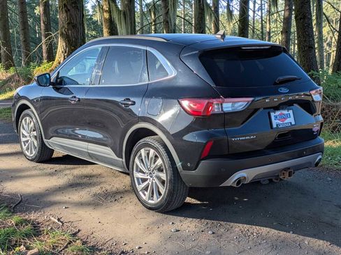 Used 2021 Ford Escape Titanium w/ Titanium Elite Package AWD/4WD image 4