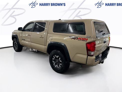 Used 2016 Toyota Tacoma TRD Off-Road image 2