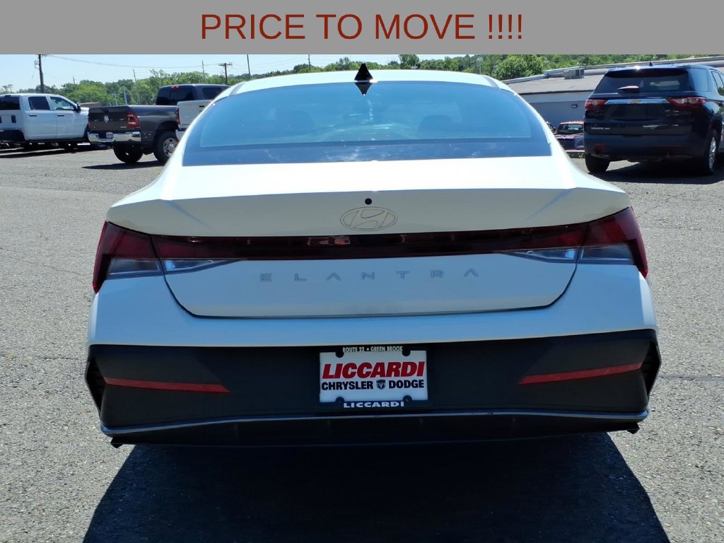 Used 2024 Hyundai Elantra SEL FWD image 5