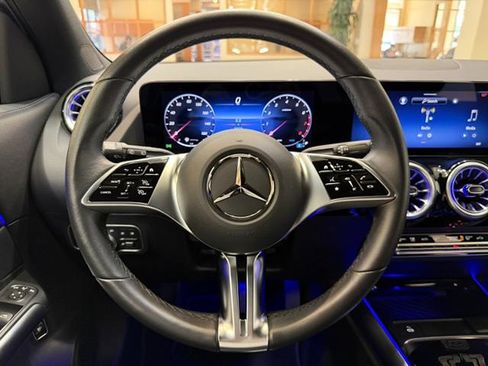 Used 2025 Mercedes-Benz GLA 250 image 12