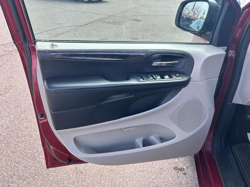 Used 2014 Dodge Grand Caravan SXT image 15