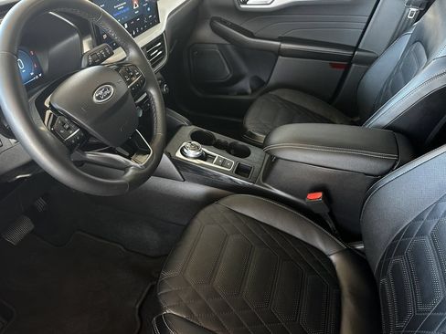 Certified 2023 Ford Escape SE w/ PHEV Premium Package FWD image 9