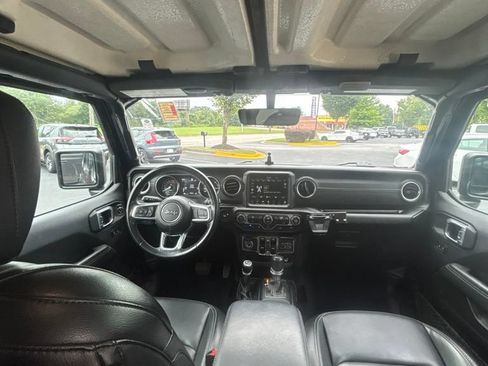 Used 2022 Jeep Wrangler Unlimited Sahara AWD/4WD image 10