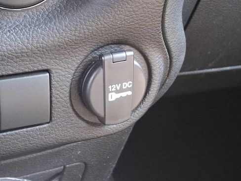 Used 2013 Jeep Wrangler Unlimited Sahara image 25