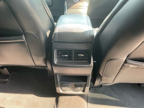 Used 2019 Ford Edge Titanium FWD image 25