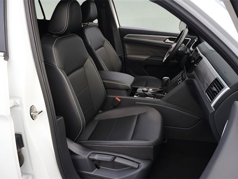 Used 2023 Volkswagen Atlas Cross Sport SE w/ Black Wheel Package image 18