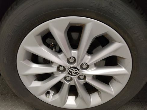 Used 2021 Toyota Corolla LE w/ LE Convenience Package FWD image 31