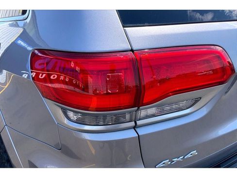 Used 2018 Jeep Grand Cherokee Summit w/ Platinum Series Group AWD/4WD image 31