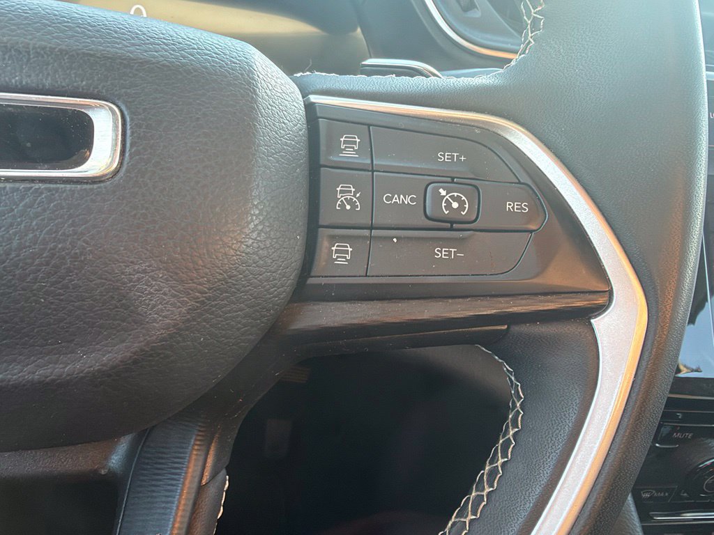 Used 2023 Jeep Grand Cherokee L Laredo RWD image 6