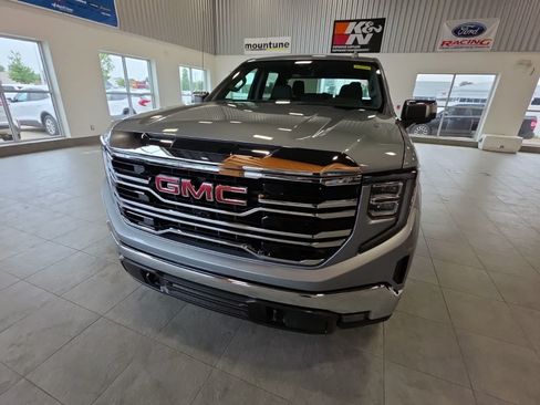 Used 2025 GMC Sierra 1500 SLT AWD/4WD image 3