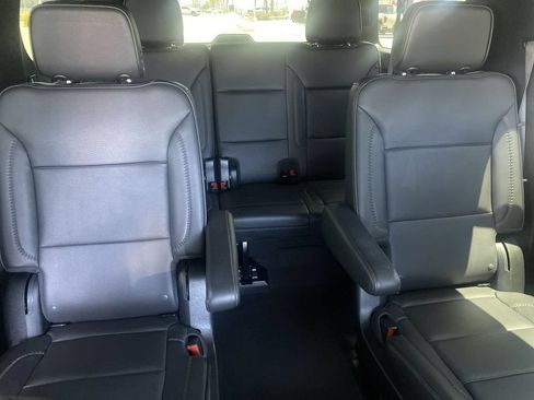 Used 2023 GMC Yukon XL Denali AWD/4WD image 28