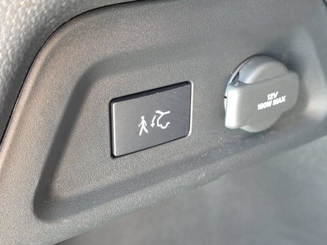 Used 2025 Honda Pilot Touring image 13