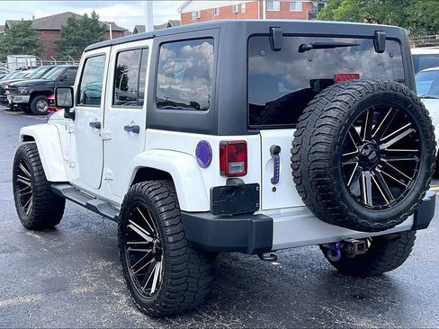 Used 2015 Jeep Wrangler Unlimited Sahara w/ Connectivity Group AWD/4WD image 10