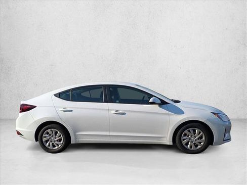Used 2019 Hyundai Elantra SE w/ Cargo Package FWD image 4