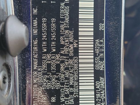 Used 2017 Toyota Highlander Limited w/ Carpet Mat Package image 37