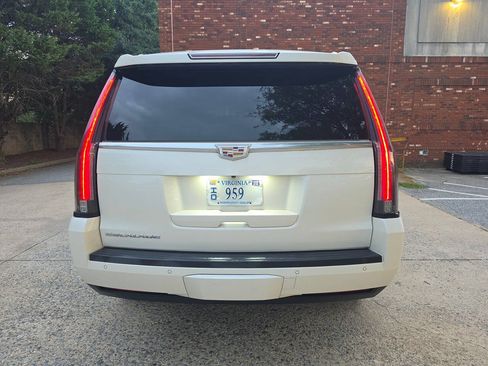 Used 2015 Cadillac Escalade Premium AWD/4WD image 4
