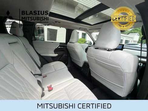 Used 2025 Mitsubishi Outlander AWD image 37